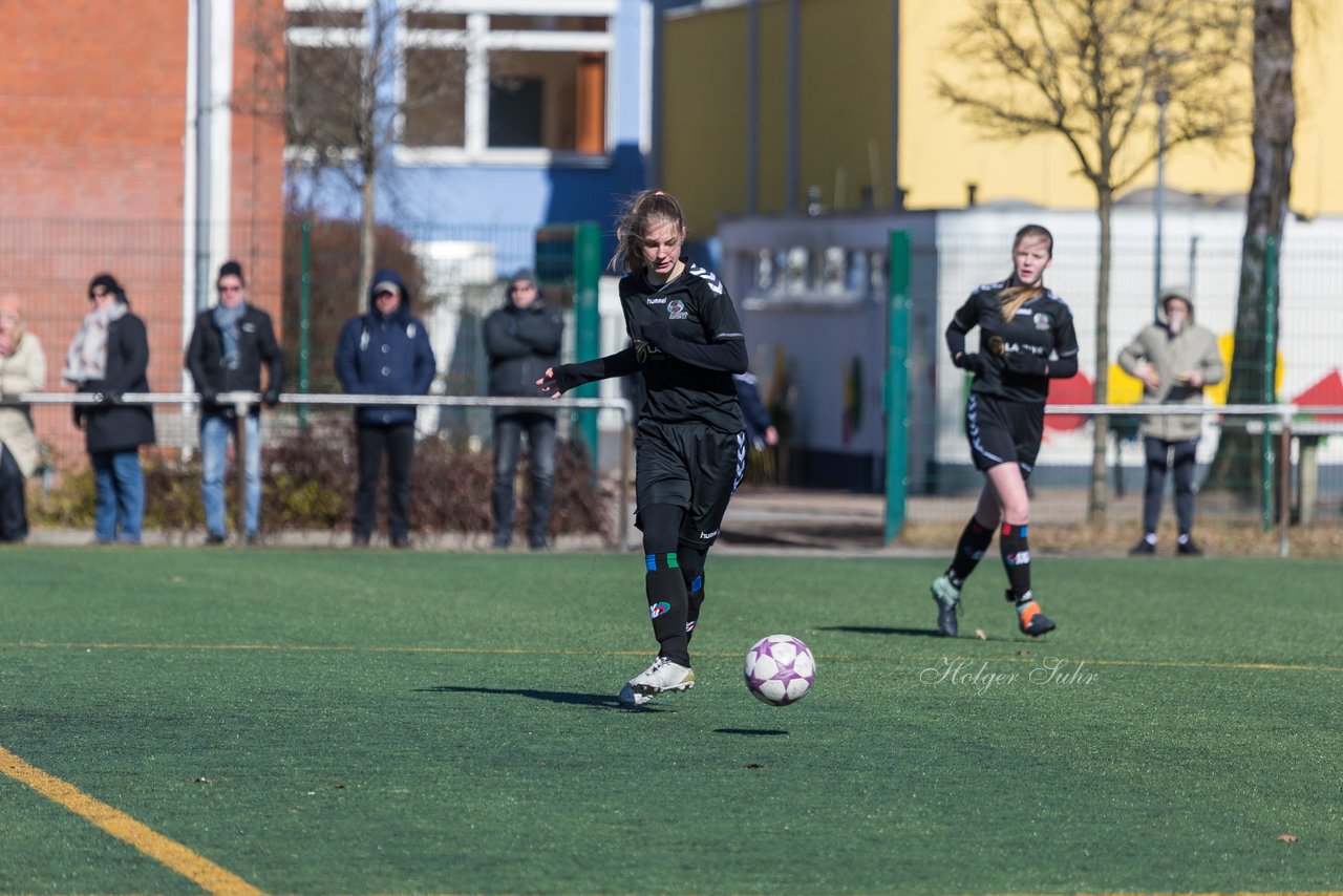 Bild 404 - B-Juniorinnen Halbfinale SVHU - Holstein Kiel : Ergebnis: 3:0